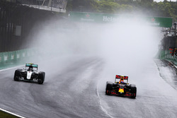 (L to R): Nico Rosberg, Mercedes AMG F1 W07 Hybrid and Max Verstappen, Red Bull Racing RB12 battle f