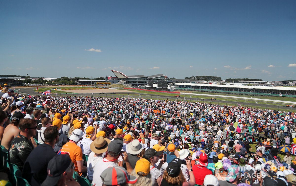 Max Verstappen, Red Bull Racing RB16B, Lewis Hamilton, Mercedes W12, Valtteri Bottas, Mercedes W12, dan seluruh penghuni grid