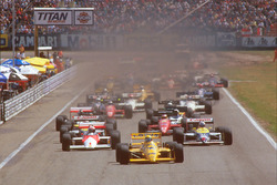 Start: Ayrton Senna, Team Lotus Honda 99T vooraan