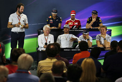 Persconferentie: Daniel Ricciardo, Red Bull Racing; Sebastian Vettel, Ferrari; Max Verstappen, Red B