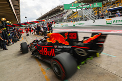 Max Verstappen, Red Bull Racing RB13 makes a practice pitstop