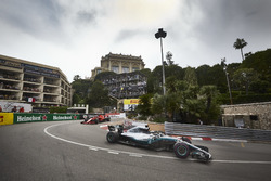 Lewis Hamilton, Mercedes AMG F1 W09, leads Kimi Raikkonen, Ferrari SF71H