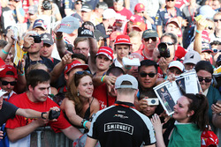 Nico Hulkenberg, Sahara Force India F1 firma autografi ai tifosi