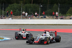 Romain Grosjean en Esteban Gutierrez, Haas F1 Team VF-16