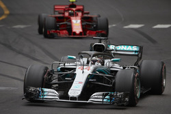 Lewis Hamilton, Mercedes AMG F1 W09, leads Kimi Raikkonen, Ferrari SF71H