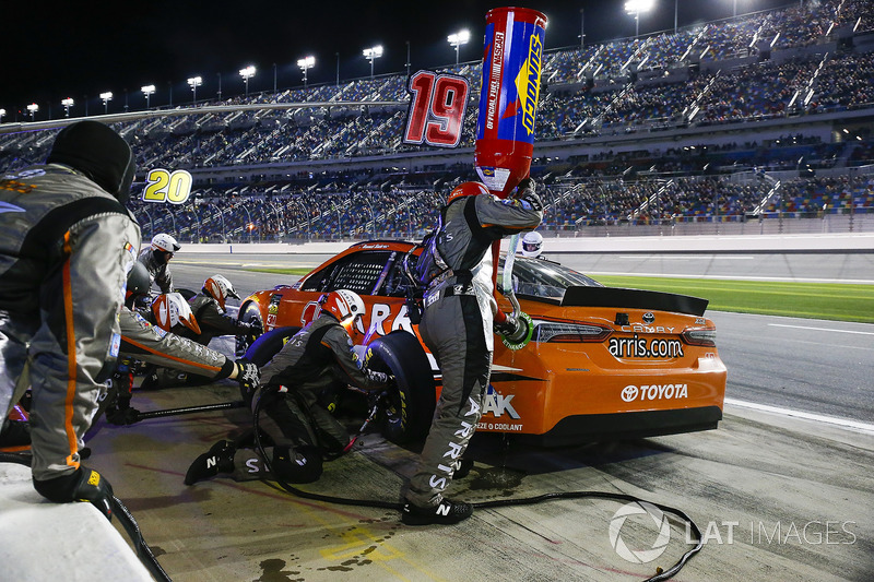 Daniel Suárez, Joe Gibbs Racing Toyota pit stop