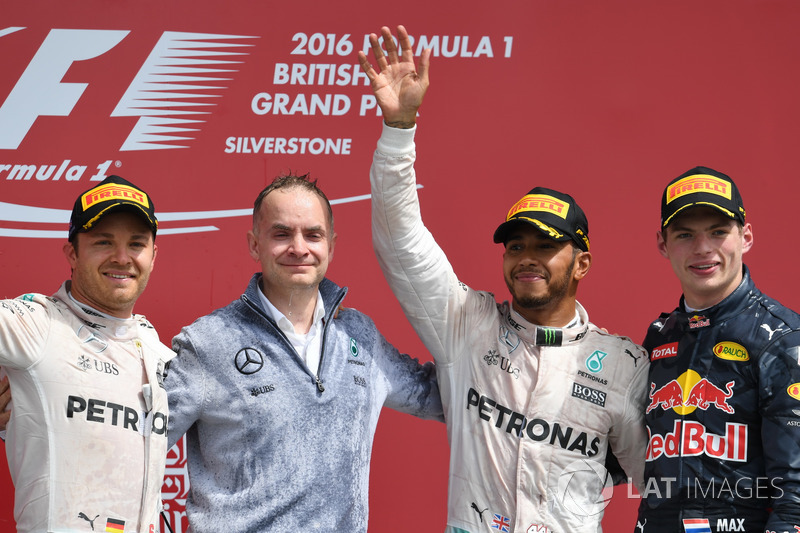 Nico Rosberg, Mercedes AMG F1, John Owen, Mercedes AMG F1 Chief Designer, Lewis Hamilton, Mercedes AMG F1, dan Max Verstappen, Red Bull Racing