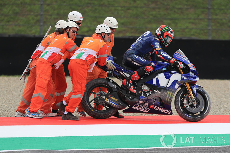 Maverick Viñales, Yamaha Factory Racing, dopo la caduta