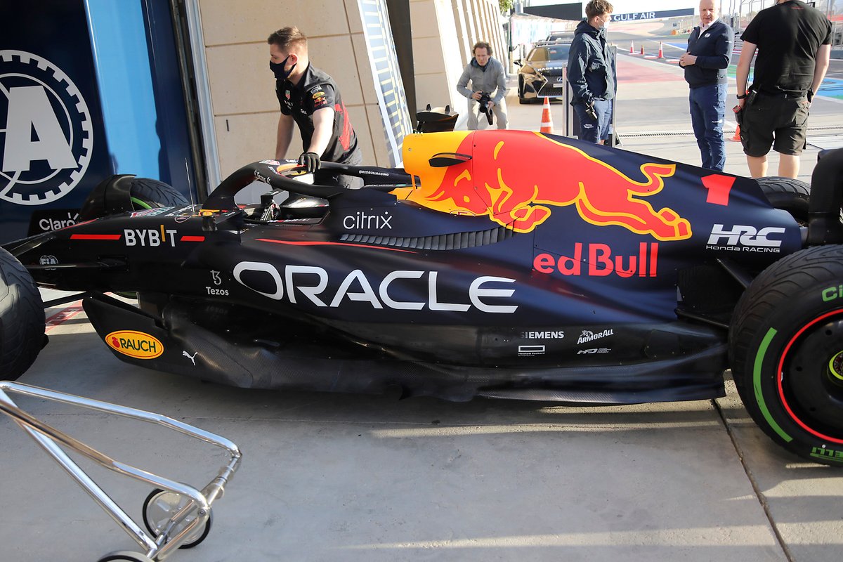 Lateral del Red Bull Racing RB18