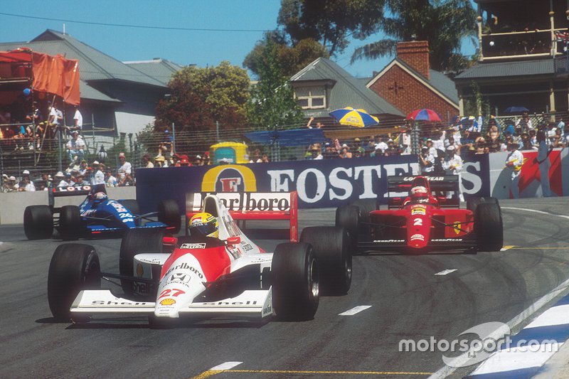 Ayrton Senna, delante de Nigel Mansell