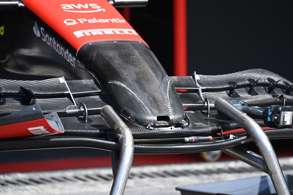 La nariz del Ferrari SF-23 con su orificio en la punta