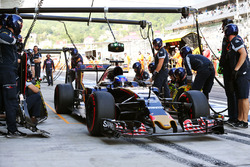 Max Verstappen, Scuderia Toro Rosso STR11, beim Boxenstopp-Training