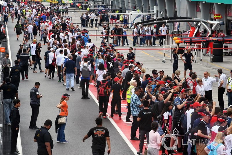 F1 in Schools students in pit lane
