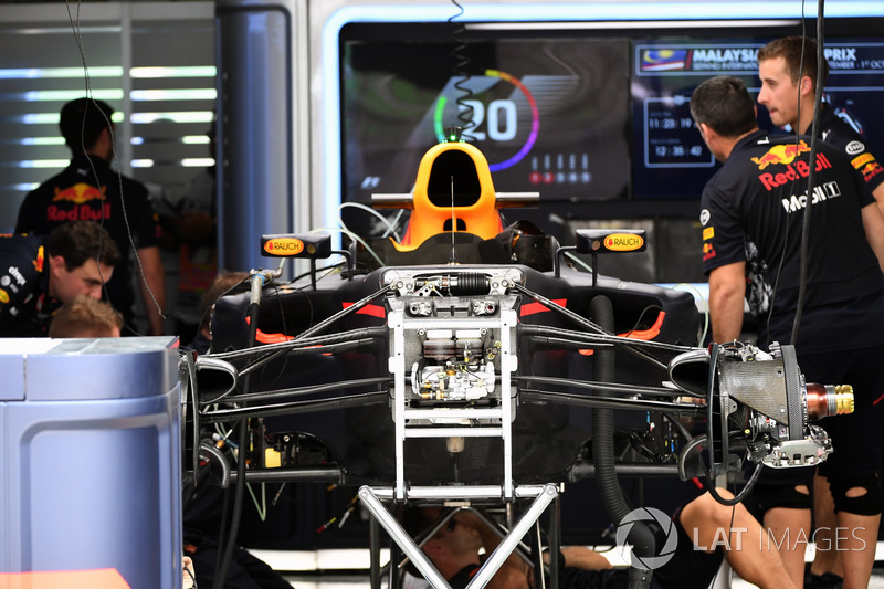 Red Bull Racing RB13 ön süspansiyon