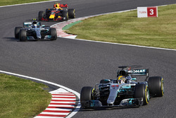 Lewis Hamilton, Mercedes AMG F1 W08, Valtteri Bottas, Mercedes AMG F1 W08, Max Verstappen, Red Bull