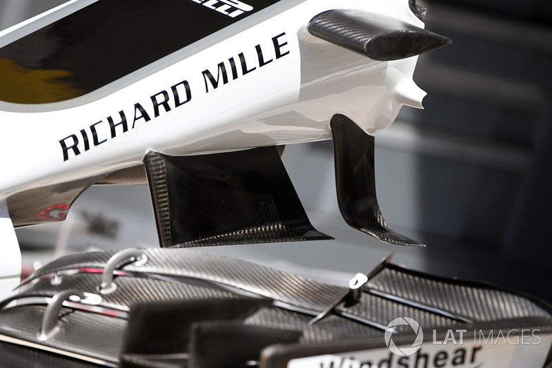 Haas F1 Team VF-17 ön kanat detayı