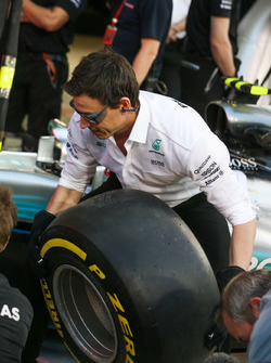 Toto Wolff, Direktör, Mercedes AMG F1, pit stop antrenmanında