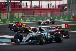 Льюіс Хемілтон, Mercedes AMG F1 W08, Себастьян Феттель, Ferrari SF70H, Даніель Ріккардо, Red Bull Ra