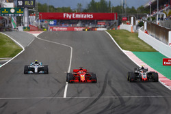 Kevin Magnussen, Haas F1 Team VF-18, Sebastian Vettel, Ferrari SF71H en Valtteri Bottas, Mercedes AMG F1 W09
