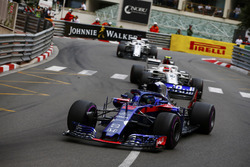 Брендон Хартлі, Toro Rosso STR13, Шарль Леклер, Sauber C37 та Маркус Ерікссон, Sauber C37