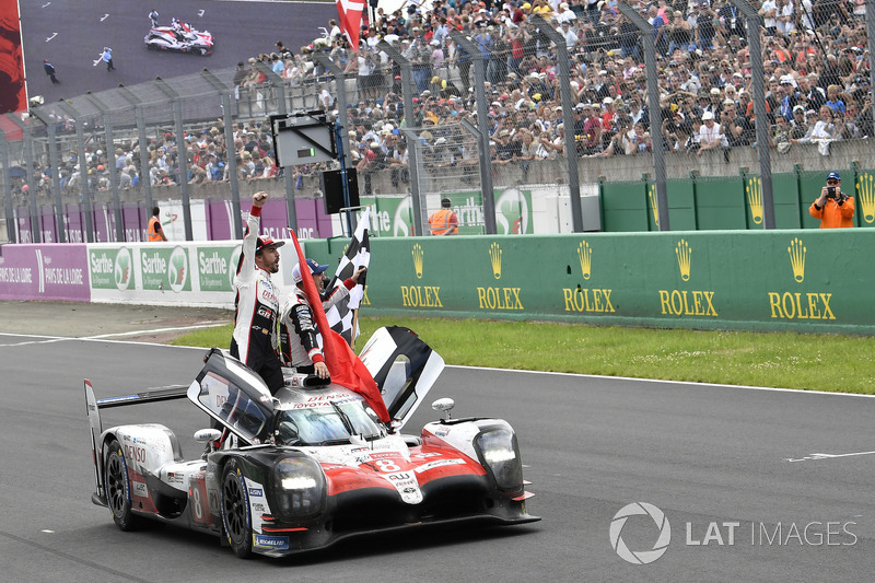 #8 Toyota Gazoo Racing Toyota TS050: Sébastien Buemi, Kazuki Nakajima, Fernando Alonso celebrates the win on track