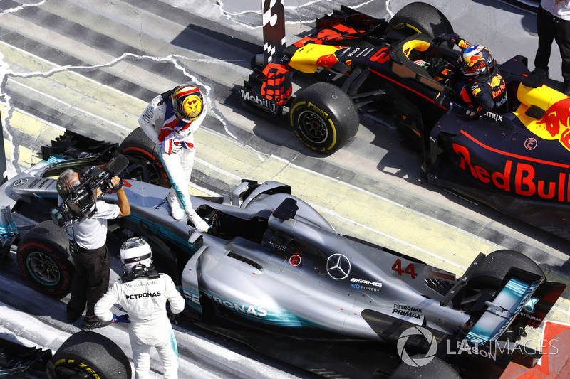 Ganador de la carrera Lewis Hamilton, Mercedes AMG F1