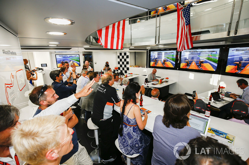 McLaren sigue las 500 millas de Indianápolis