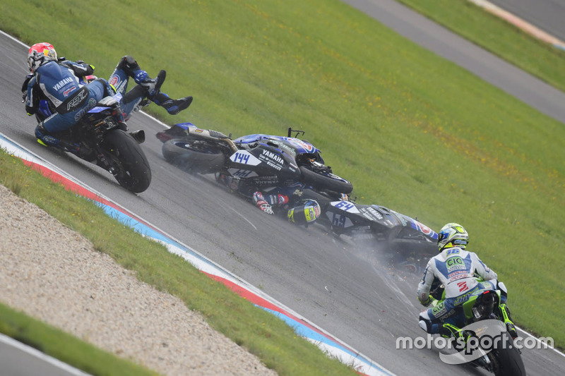 Crash von Federico Caricasulo, GRT Yamaha Official WorldSSP Team, Lucas Mahias, GRT Yamaha Official WorldSSP Team