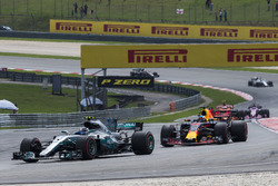 Valtteri Bottas, Mercedes-Benz F1 W08 and Daniel Ricciardo, Red Bull Racing RB13