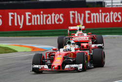 Sebastian Vettel, Ferrari SF16-H voor teamgenoot Kimi Raikkonen, Ferrari SF16-H