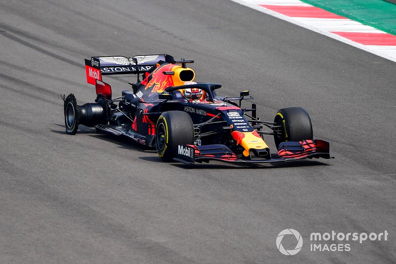 Max Verstappen, Red Bull Racing RB15, heads to the pits with a puncture