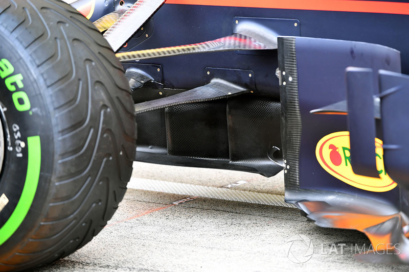 Red Bull Racing RB13 detail ophanging