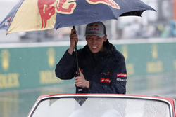 Daniil Kvyat, Scuderia Toro Rosso, in the drivers parade