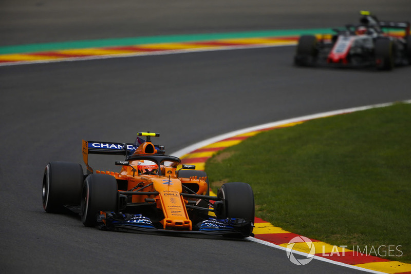 Стоффель Вандорн, McLaren MCL33, Кевін Магнуссен, Haas F1 Team VF-18