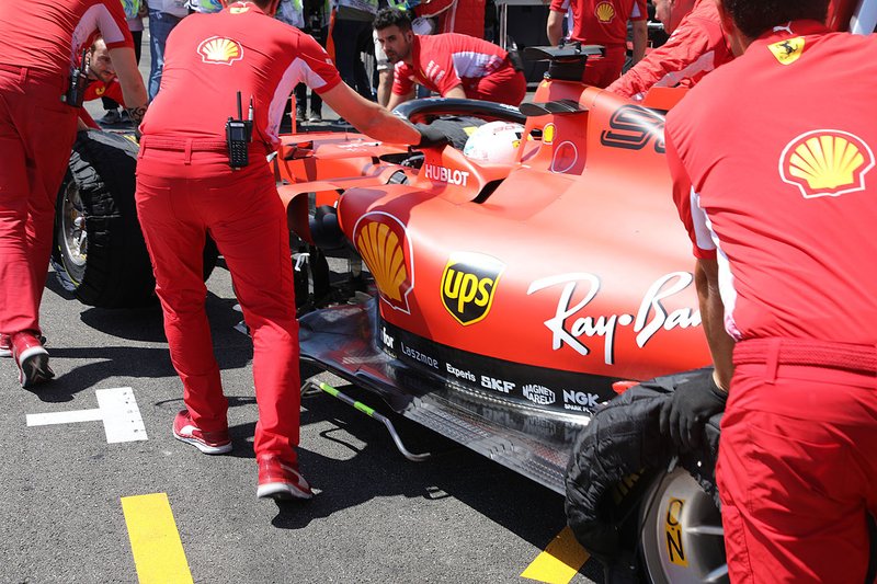 Ferrari SF90 floor detail