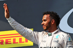 Podium: winnaar Lewis Hamilton, Mercedes AMG F1 Team