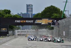 Start: Simon Pagenaud, Team Penske Chevrolet aan de leiding