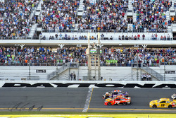 Zielflagge für Denny Hamlin, Joe Gibbs Racing Toyota