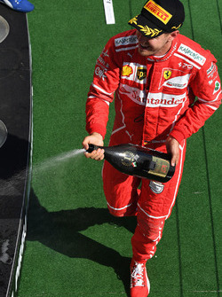 Podyum: Yarış galibi Sebastian Vettel, Ferrari