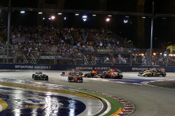 Kimi Raikkonen, Ferrari SF70H, Max Verstappen, Red Bull Racing RB13 ve Sebastian Vettel, Ferrari SF7