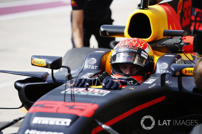 Max Verstappen, Red Bull Racing RB13, in the pits