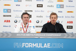 Alejandro Agag, CEO, Formula E, con Nico Rosberg, investitore Formula E e ambasciatore Hugo Boss, nella conferenza stampa