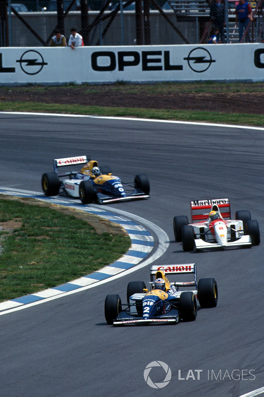 Ален Прост, Williams FW15C, попереду Айртона Сенни, McLaren MP4/8, та Деймона Хілла, Williams FW15C