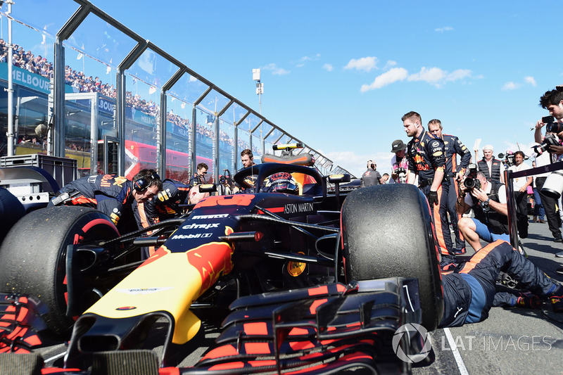 Max Verstappen, Red Bull Racing RB14 gridde