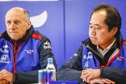 Руководитель Scuderia Toro Rosso Франц Тост и технический директор Honda Тойохару Танабе