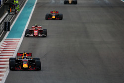 Daniel Ricciardo, Red Bull Racing RB13, leads Kimi Raikkonen, Ferrari SF70H, and Max Verstappen, R