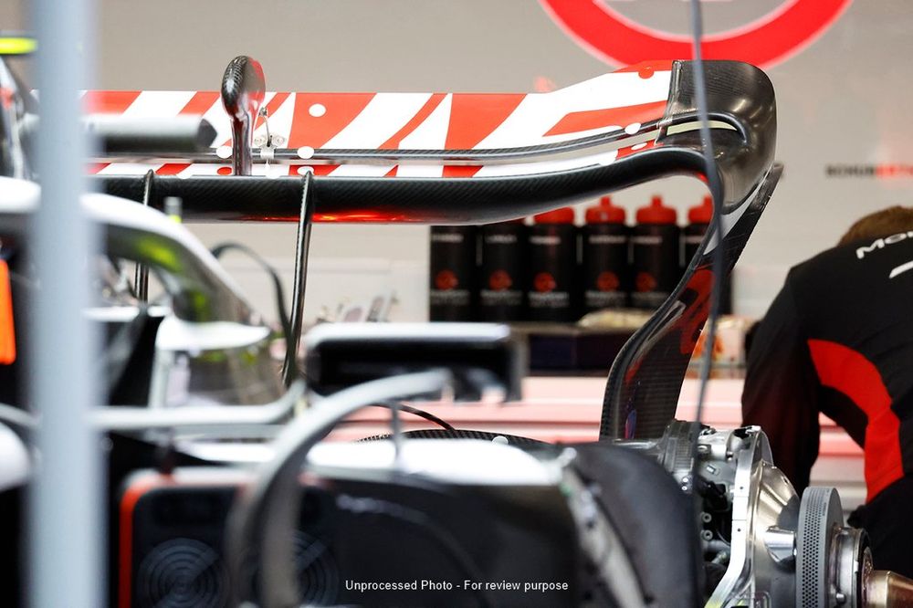 Haas VF-23 detalle trasero