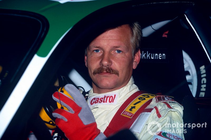 Pereli Finlandia, Juha Kankkunen, di kokpit Toyota Celica Turbo 4WD saat turun di Reli Swedia 1993.