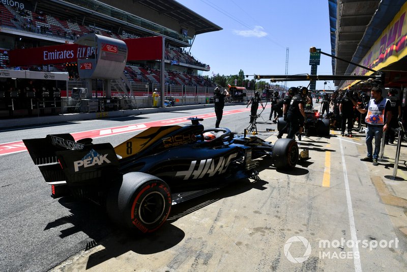 Romain Grosjean, Haas F1 Team VF-19, in the pits