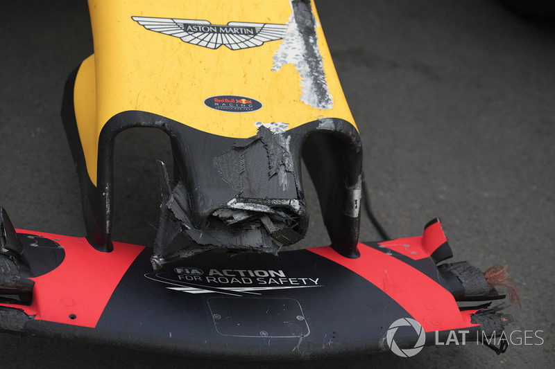 El coche dañado de Max Verstappen, Red Bull Racing